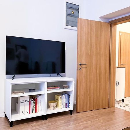 Aumetz Square Apartment Идрия Екстериор снимка