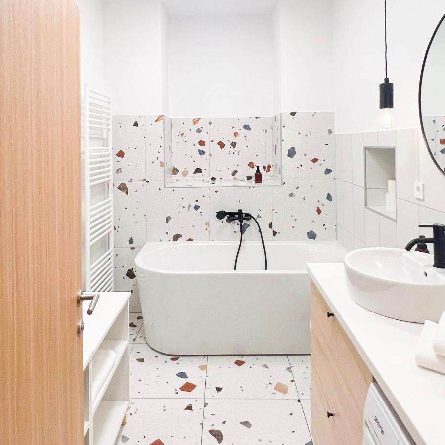 Aumetz Square Apartment Идрия Екстериор снимка