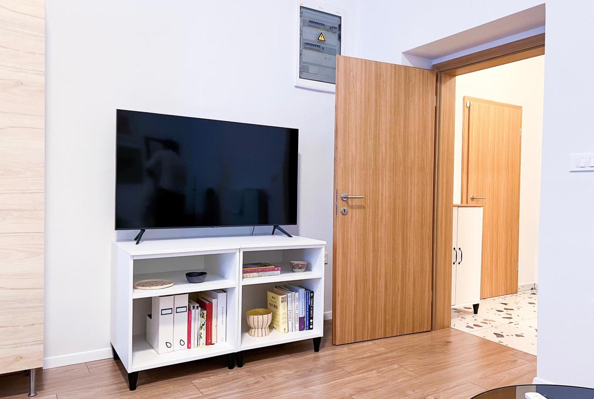 Aumetz Square Apartment Идрия Екстериор снимка