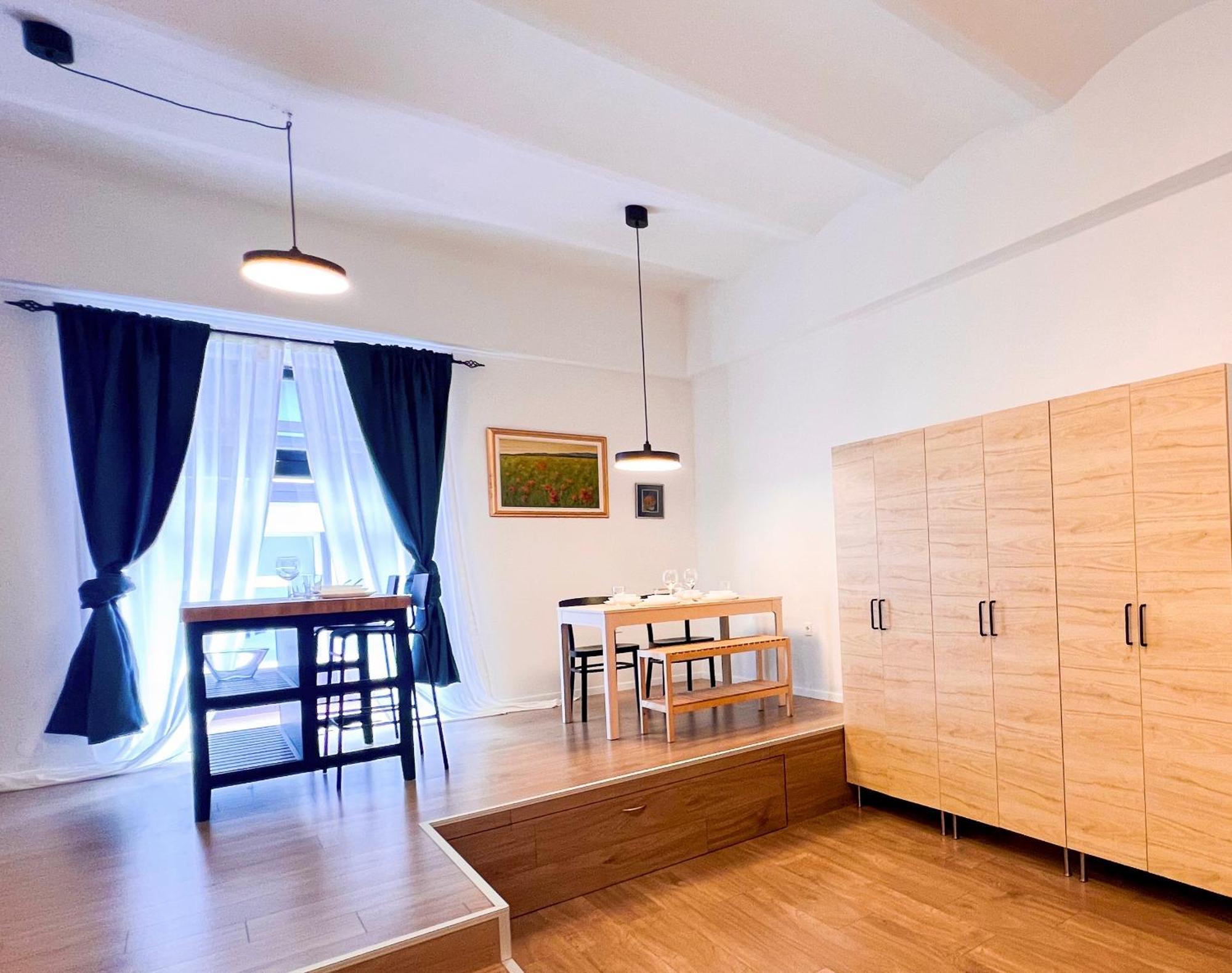 Aumetz Square Apartment Идрия Екстериор снимка